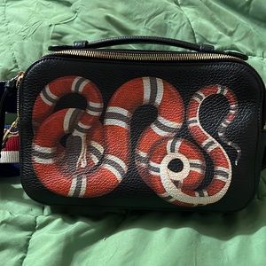 Authentic Gucci crossbody bag with snake beautiful